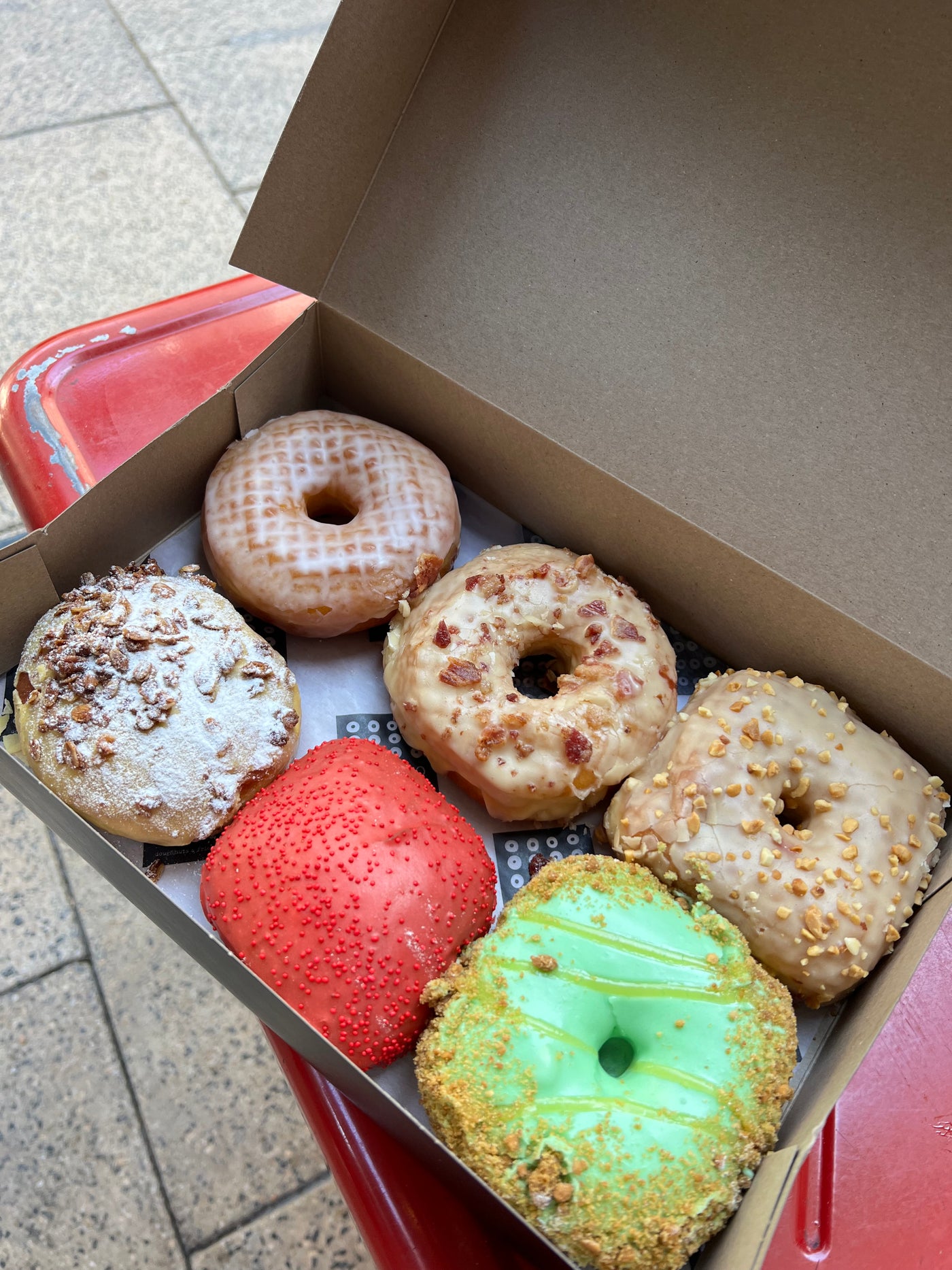 6 pack of tasty looking donuts