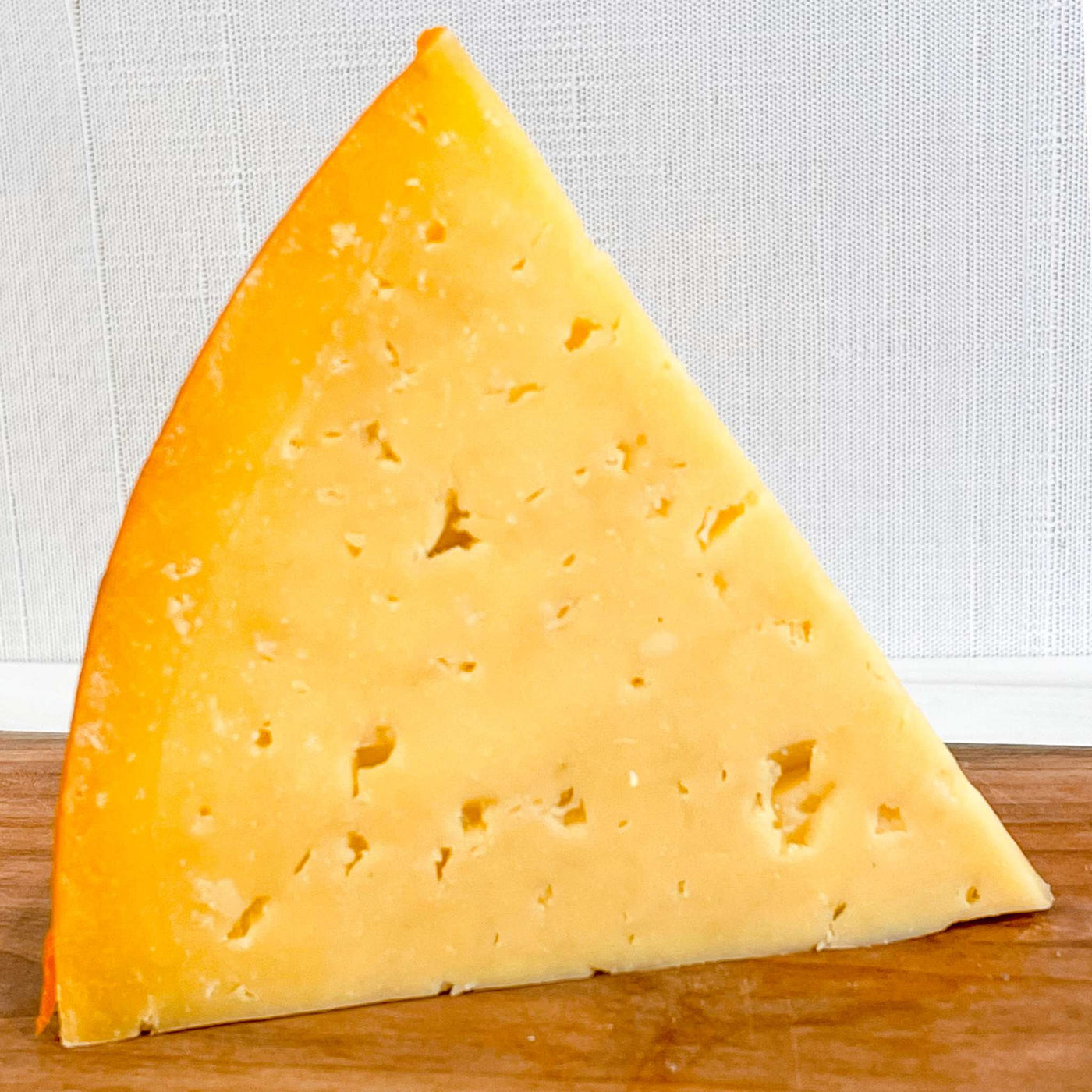 REDNECK CHEDDAR / Veldhuizen Cheese / Dublin, TX / Raw Cow / Firm